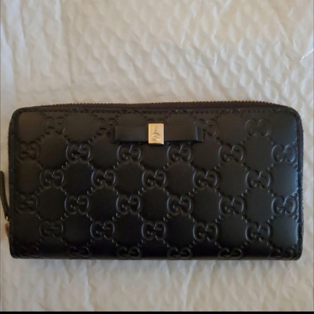 Preloved authentic gucci wallet